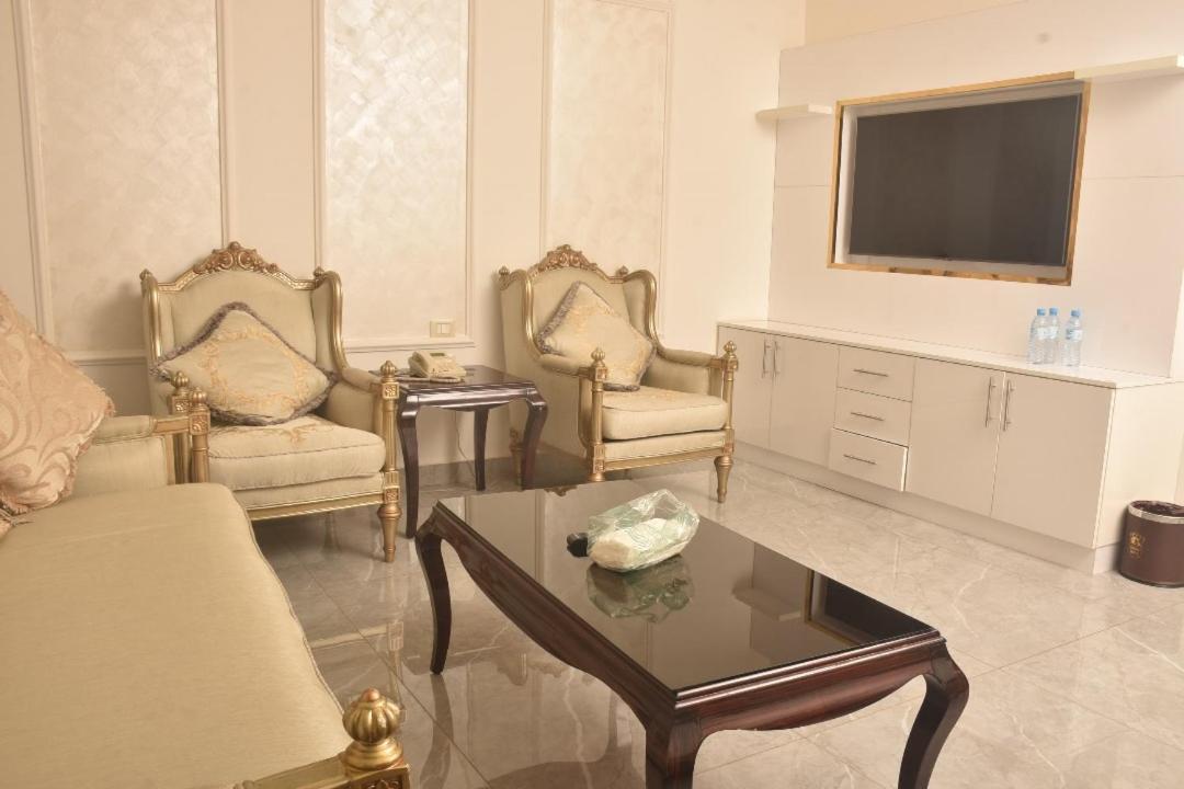 Crown Hotel Джуба Екстериор снимка