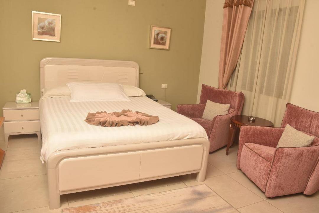 Crown Hotel Джуба Екстериор снимка