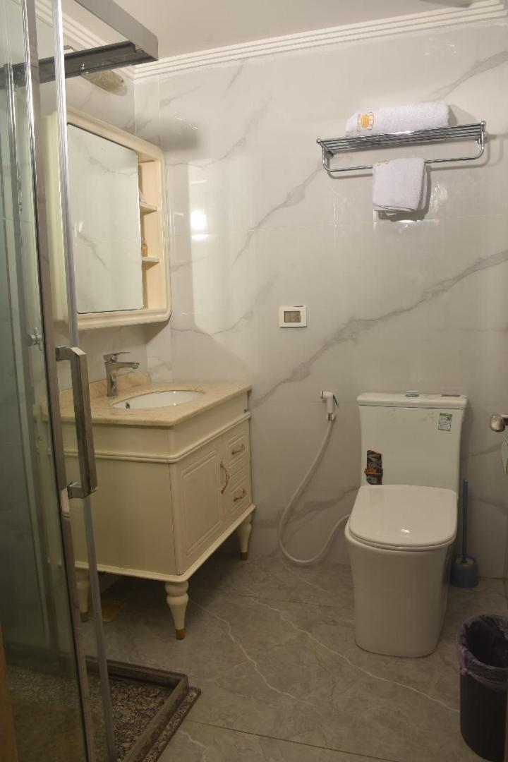 Crown Hotel Джуба Екстериор снимка