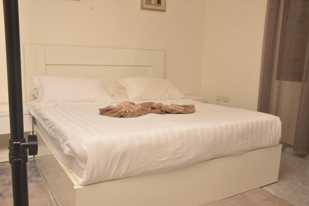 Crown Hotel Джуба Екстериор снимка