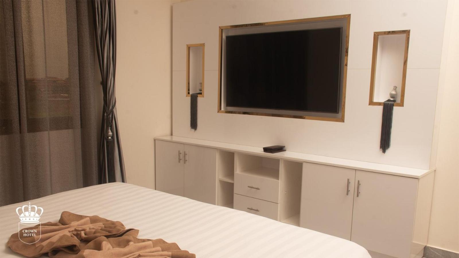 Crown Hotel Джуба Екстериор снимка