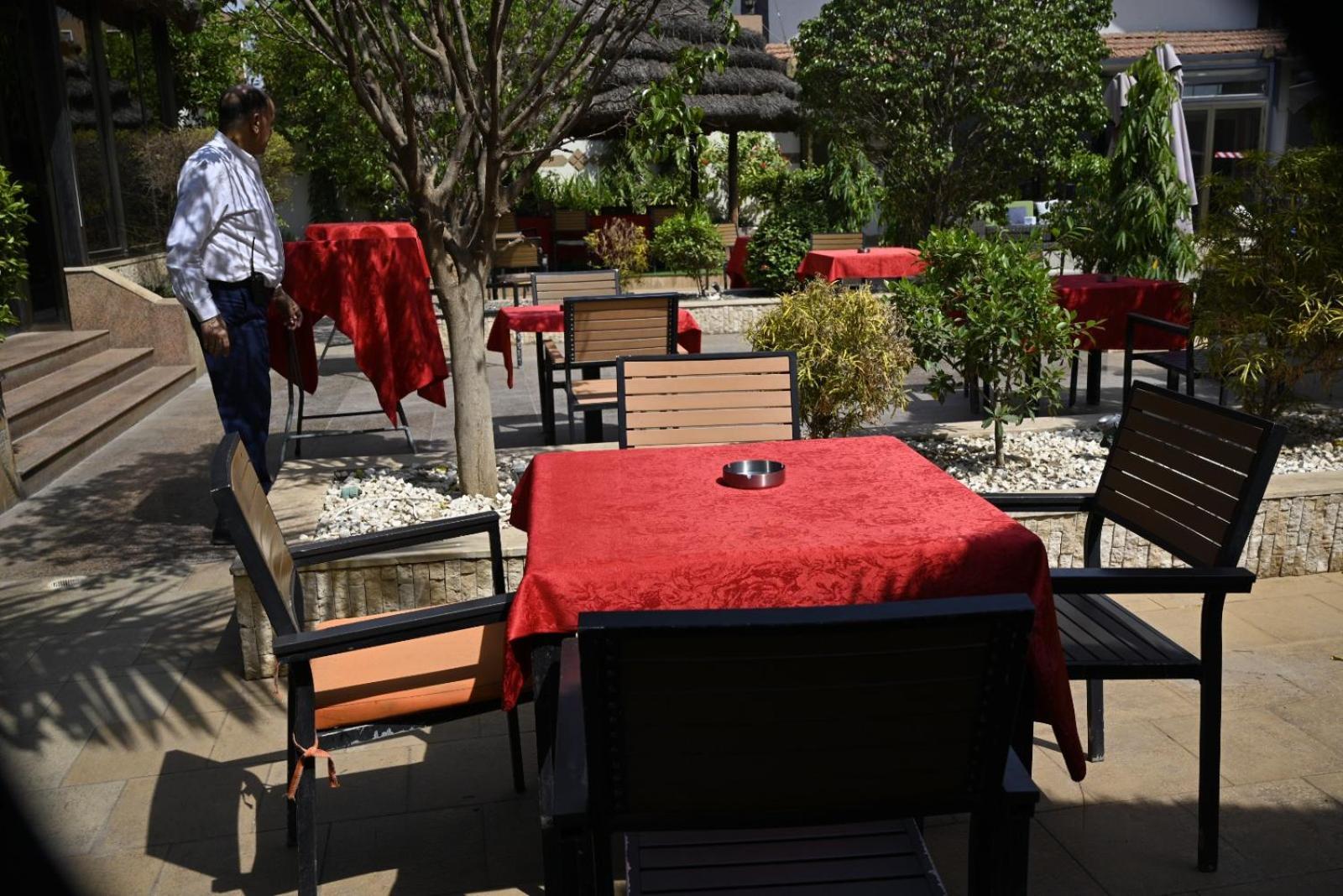 Crown Hotel Джуба Екстериор снимка