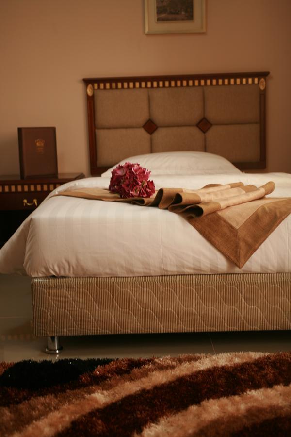 Crown Hotel Джуба Екстериор снимка