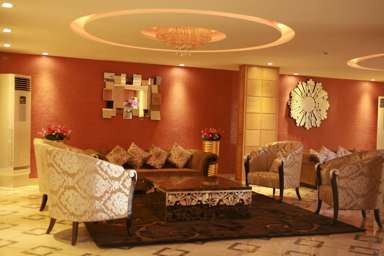 Crown Hotel Джуба Екстериор снимка