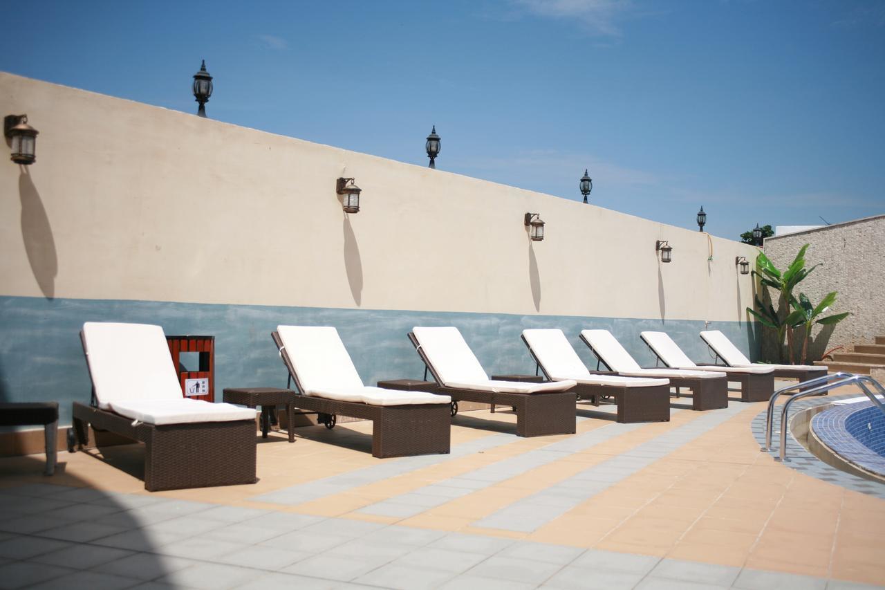 Crown Hotel Джуба Екстериор снимка