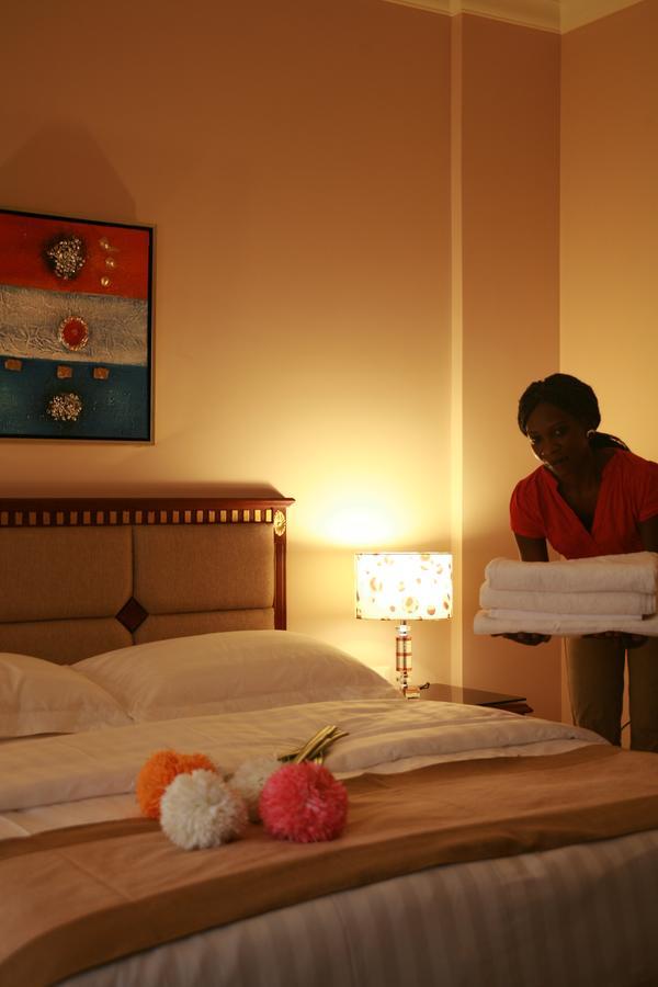 Crown Hotel Джуба Екстериор снимка