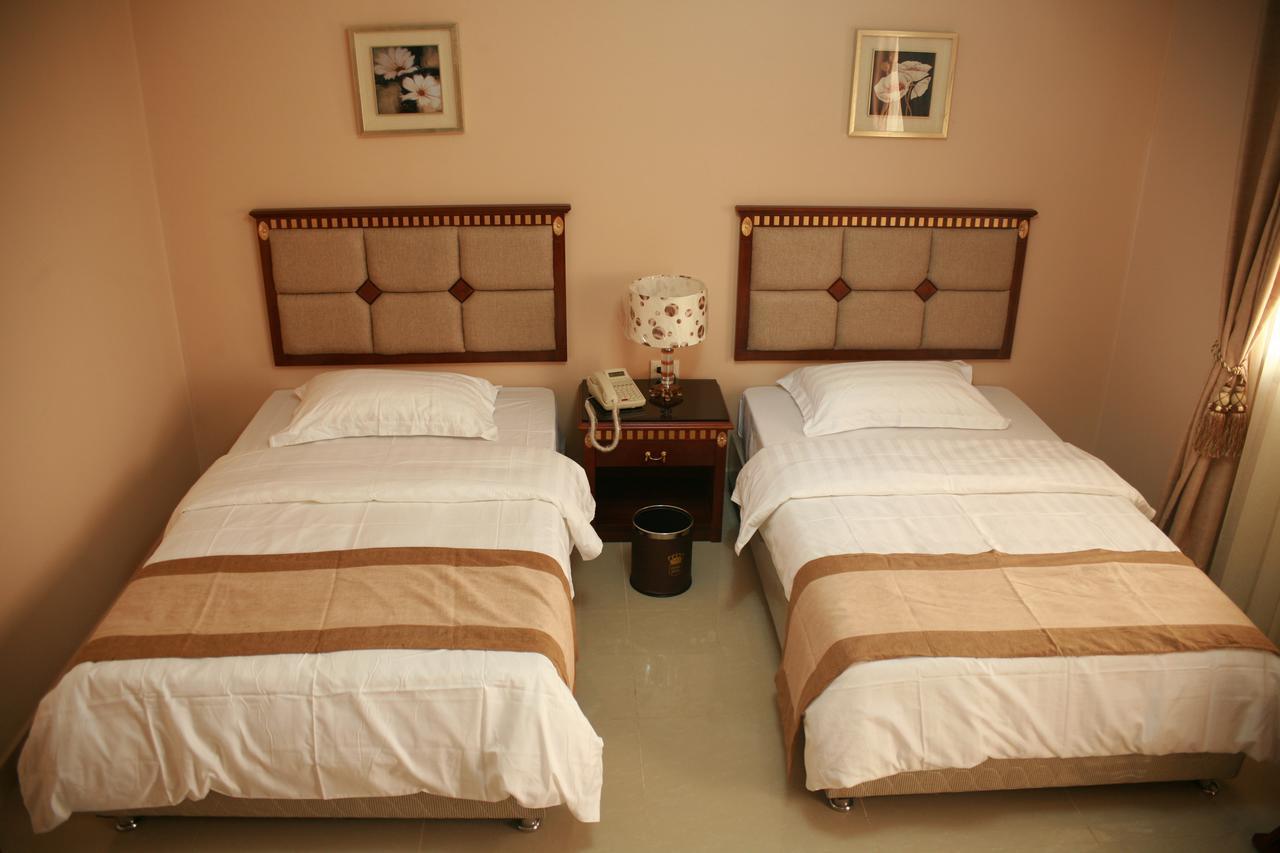 Crown Hotel Джуба Екстериор снимка