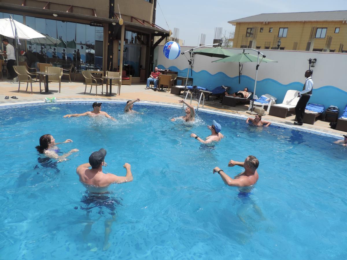 Crown Hotel Джуба Екстериор снимка