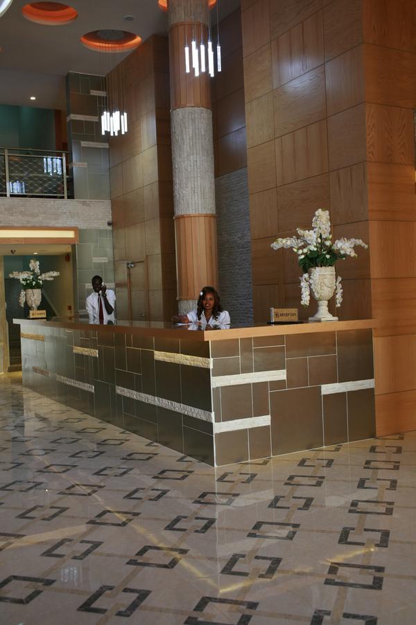 Crown Hotel Джуба Екстериор снимка