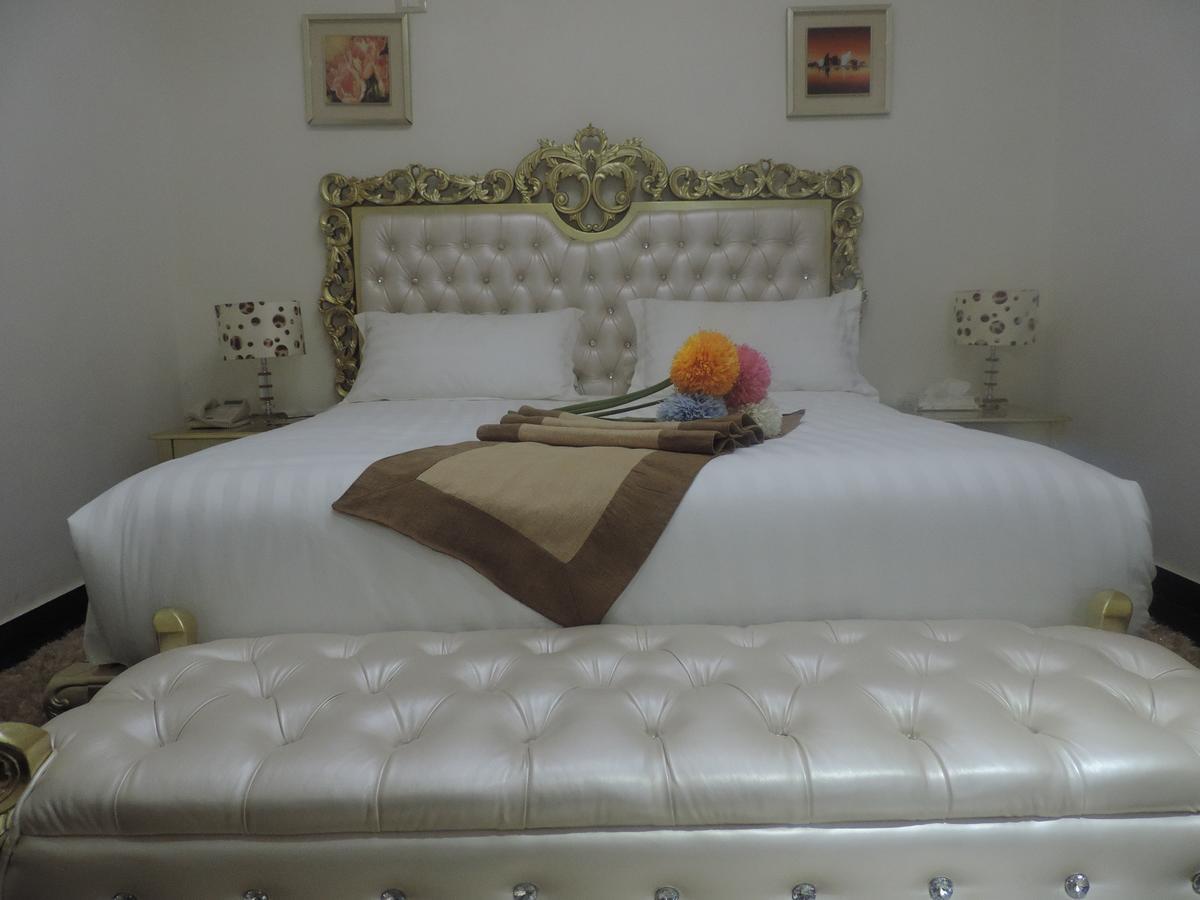 Crown Hotel Джуба Екстериор снимка
