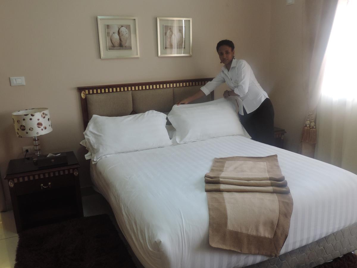 Crown Hotel Джуба Екстериор снимка