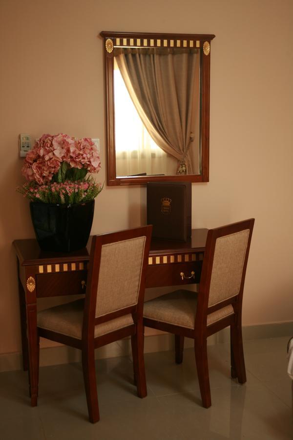 Crown Hotel Джуба Екстериор снимка