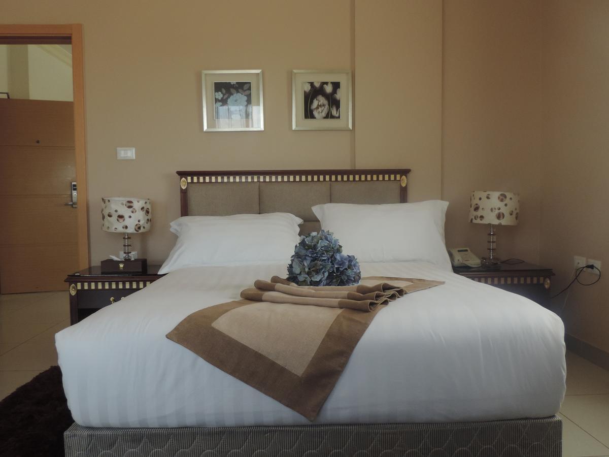 Crown Hotel Джуба Екстериор снимка